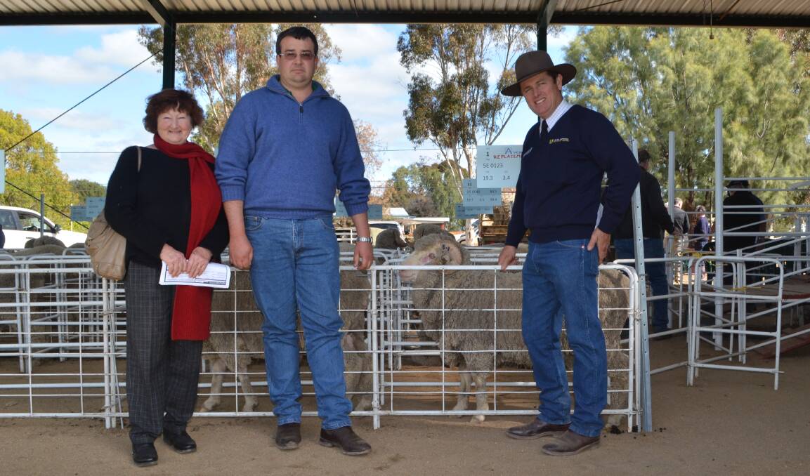 Longtime clients, Betty and Phillip Hall, "Trelynne", Weethalle,and Avenel studmaster Colin McCrabb, with the top priced ram at $4000 purchased by the Hall family. 