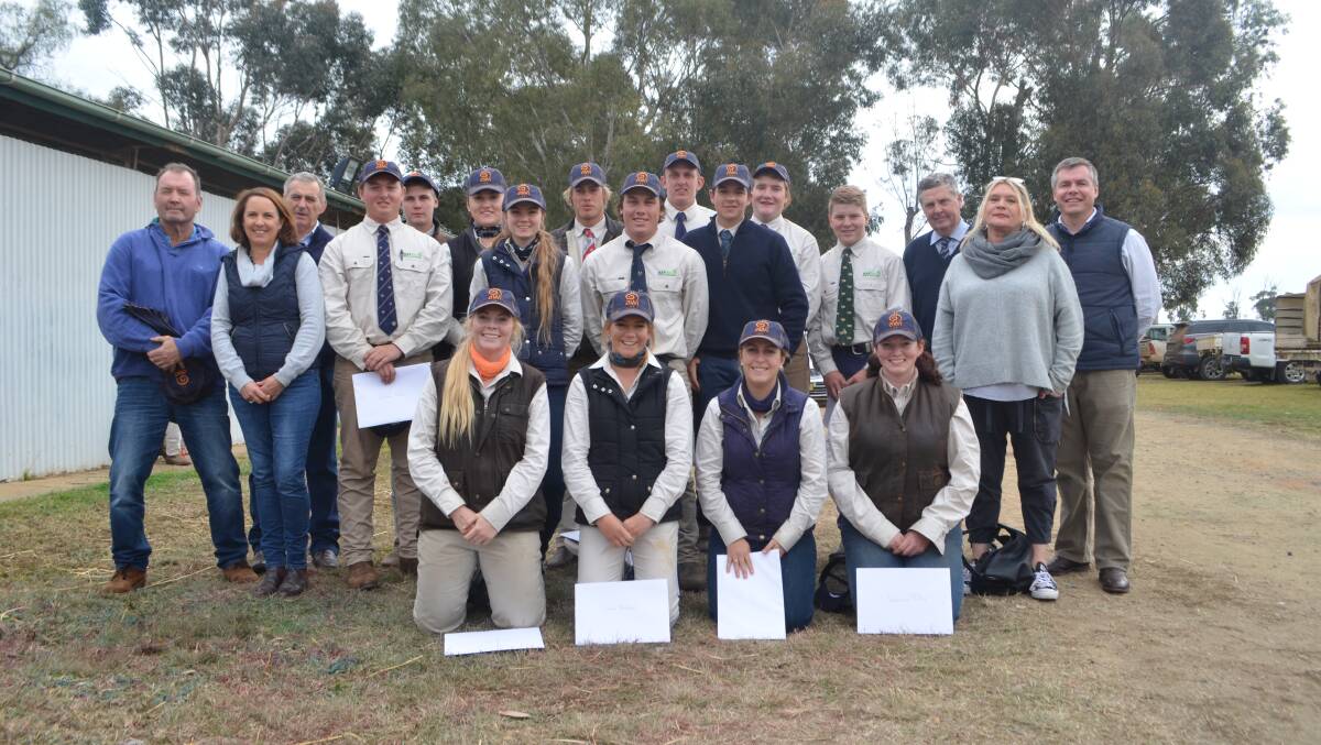 Graduates and their trainers and industry support after receieving their certificates at the 2017 Hay Sheep Show.