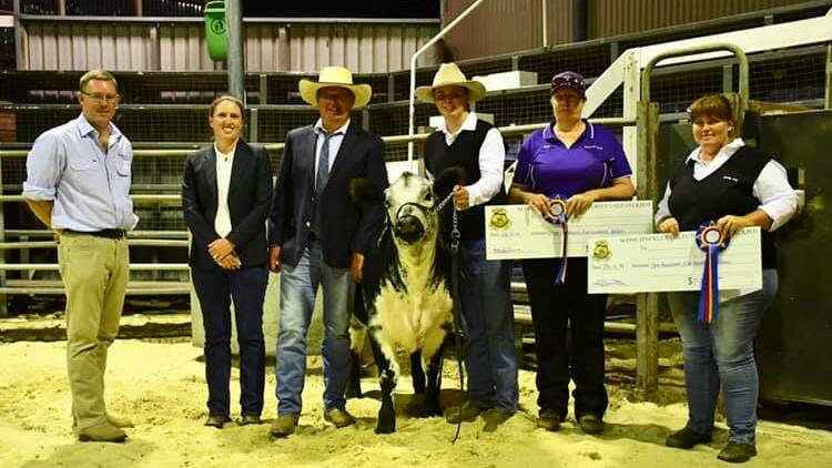 Alastair Rayner from Rayner Ag with Brooke and Andrew Rayner from Grathlyn Poll Herefords, Mudgee, with Troy Hepburn and his futurity champion female Fox Tail Hill Never Forget Me, Tania Paget, and Natalie Merz. Photo supplied. 