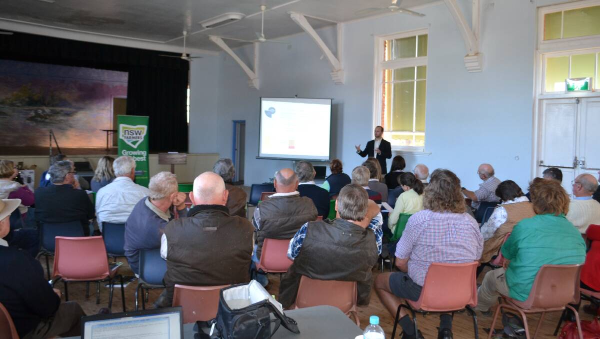 Landholders at Nyngan get a run-through of how the Coalition's proposed biodiversity laws would work. 