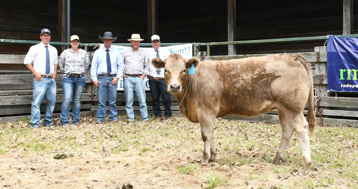 Shad Bailey, Colin Say and Co; Glen Innes High School Ag Teacher, Jody Lamph; Judge, Ben Drain, Warwick; Vendor, David King, Inverell and Nathan Purvis, Colin Say and Co with the top priced sale lot. 