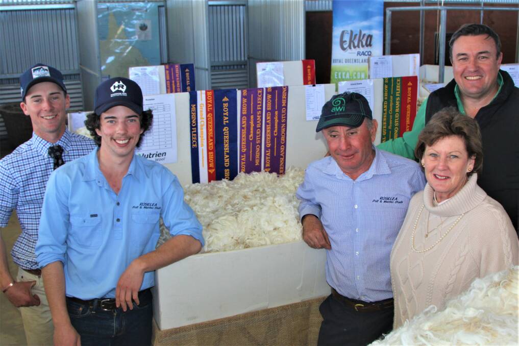 Consistency plus: Will, Angus, Peter and Linda Hacker with their grand champion Roselea Merino Stud fleece, judged by Frank Roberts, Dubbo, Nutrien's western NSW wool area manager. Picture: Sally Gall.