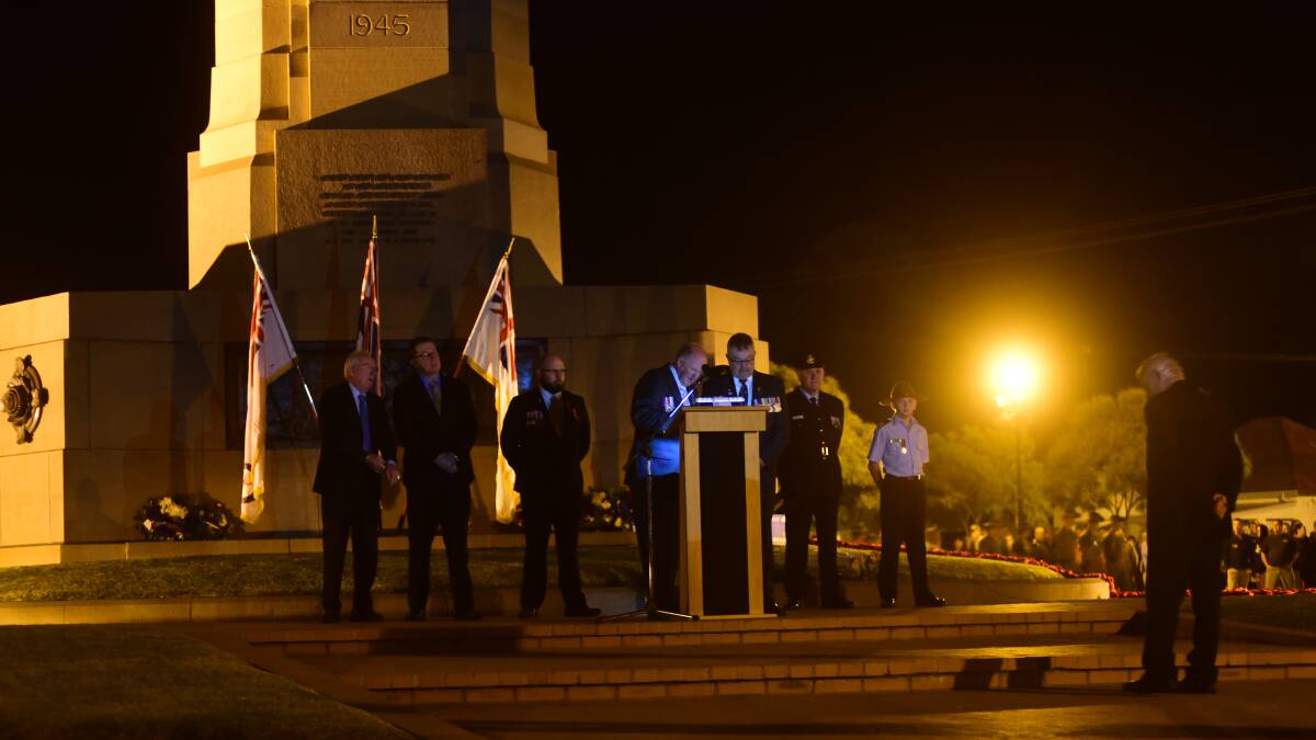 Photos from the 2017 Anzac Day Dawn Service in Dubbo, via Daily Liberal photographer Paige Williams and photos from Instagram. 