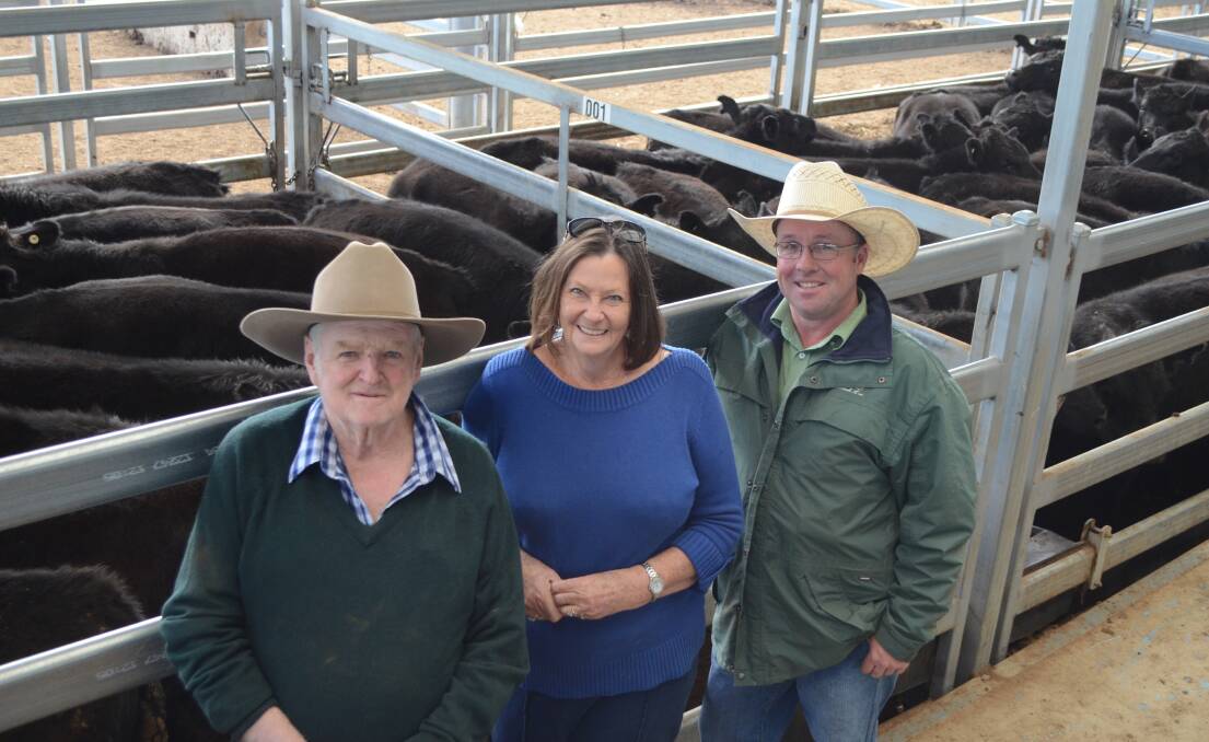 Dick and Pam D'Hudson, "McEvers Park", Goolhi, with their agent Scott Cooper. The D'Hudsons sold 200 weaner steers.