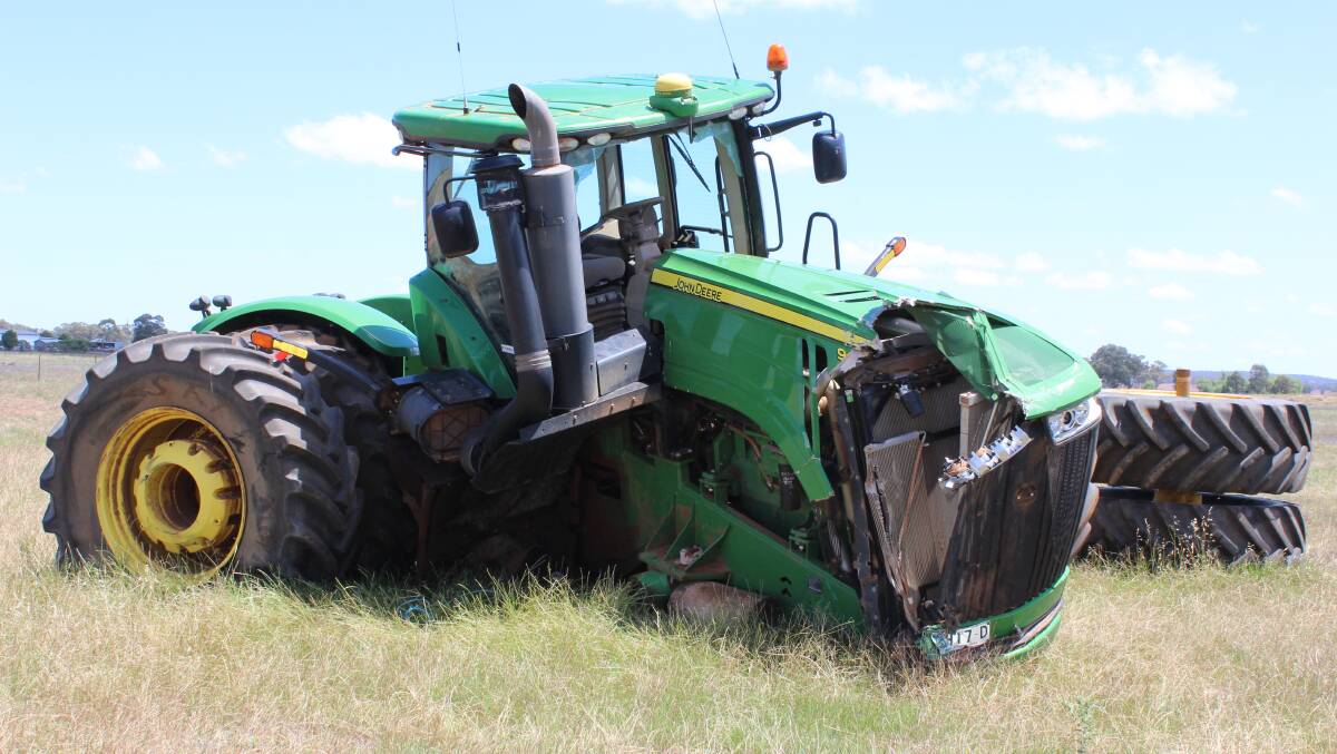 Accident damage to tractor.
Photo: courtesy of The Lachlander.