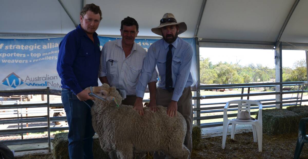 Luke Murphy with top-price ram buyer, Andrew Burgess and AWN agent, Stephen Maunder. 