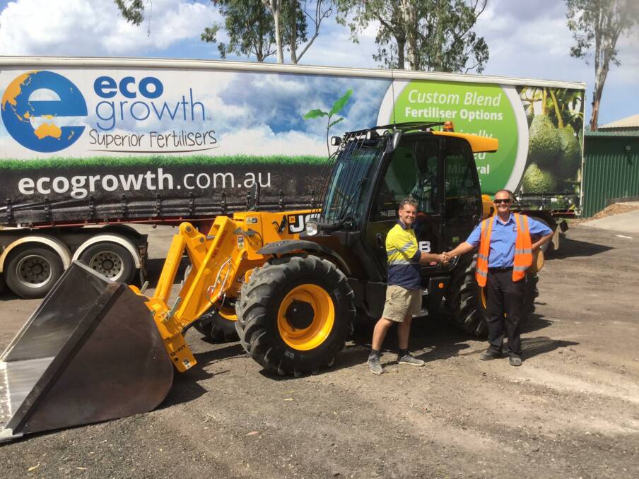 Ecogrowth general manager QLD, Simon Clark and territory manager JCB Australia, Wayne Sealey discuss the benefits of good fertiliser.
