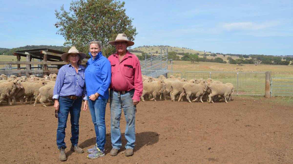 Les and Marj Deutscher and daughter Helen Weber, Walgett, during the judging of their "Tooloon" flock, Goolma, during the Chris Naake Memorial ewe competition    
