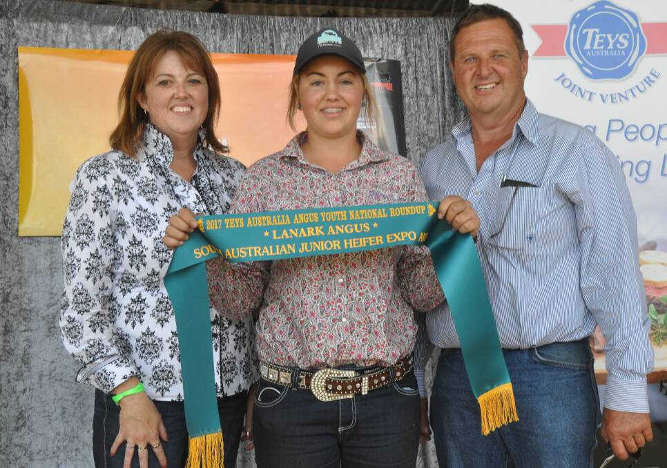 EXPO SCHOLARSHIP: Lynn and Mark Fairlie,Mount Gambier with Lanark Angus SA Junior Heifer Expo award winner Sophie Halliday, Wilds Meadow, (middle) .