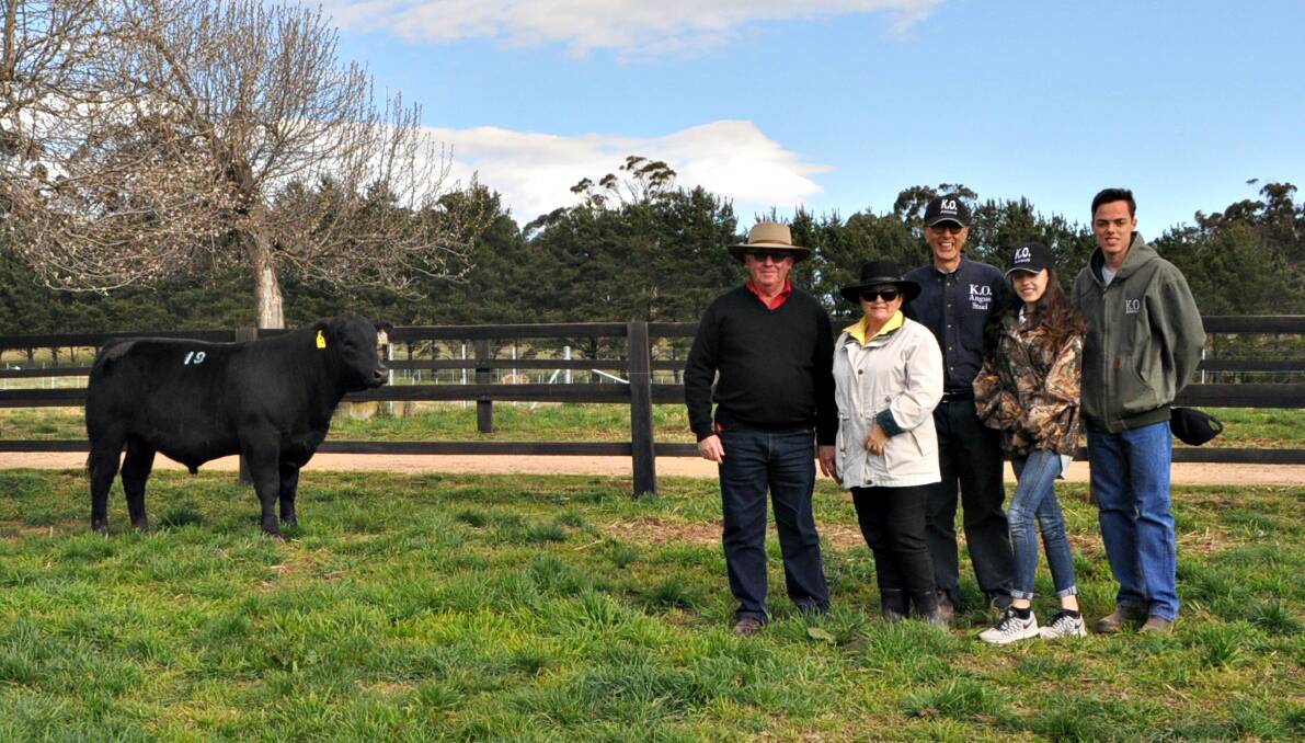 Purchasers of top price bull John and Sandra Harding, “Warragundi”, Goolma, with Theo, Stephanie, and Angus Onisforuo, KO Angus stud.