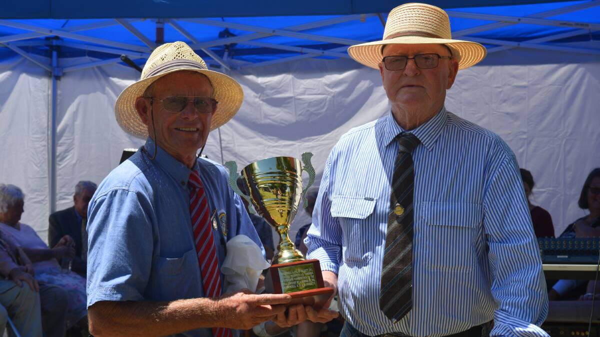 Paul Anderson,  Crookwell AP&H with John Williams, Thalabah Merinos, who won the trophy for outstanding contribution to the rural industry. 
