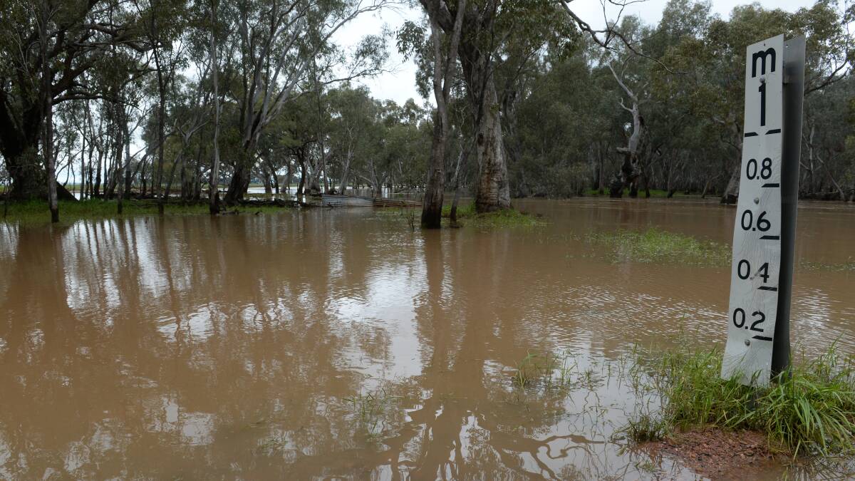 Huge rainfalls spark flood warnings