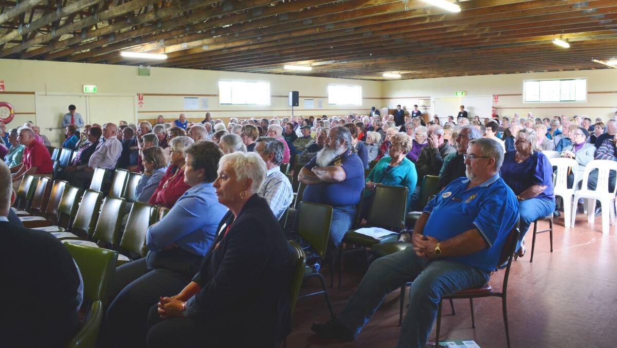The Oberon community turned out in the hundreds to appeal to delegate Renata Brooks against a proposed merger with Bathurst Regional Council.