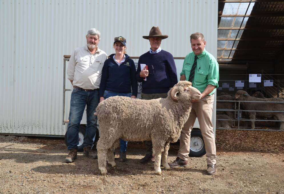 The top-priced ram with purchaser Brian Anderson, Binda, Hazeldean's Bea Bradley Litchfield and Jim Litchfield, and Nutrien's Rick Power. 