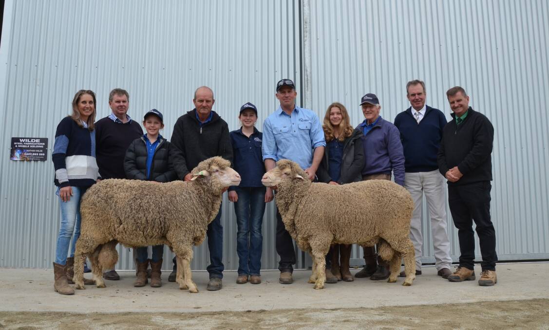 The two top priced rams which sold for $11,000 each with Jill Baldwin, purchaser Gary Simpson, Mimi Baldwin, Jason Southwell (also Bundilla), Lily, Rick, Cleo and Ross Baldwin, auctioneer Paul Dooley and Nutrien agent Rick Power. 