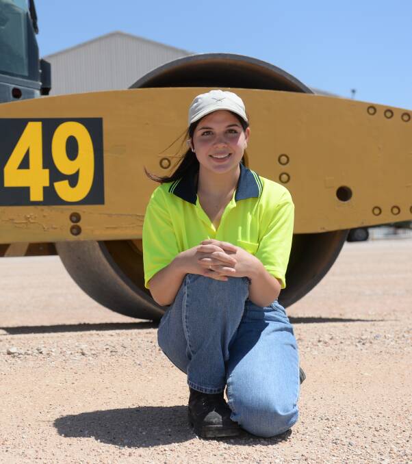 Monique Alcock is using the southern cotton industry to give her a start in her working life, with a range of other seasonal work available in the Murrumbidgee Valley.