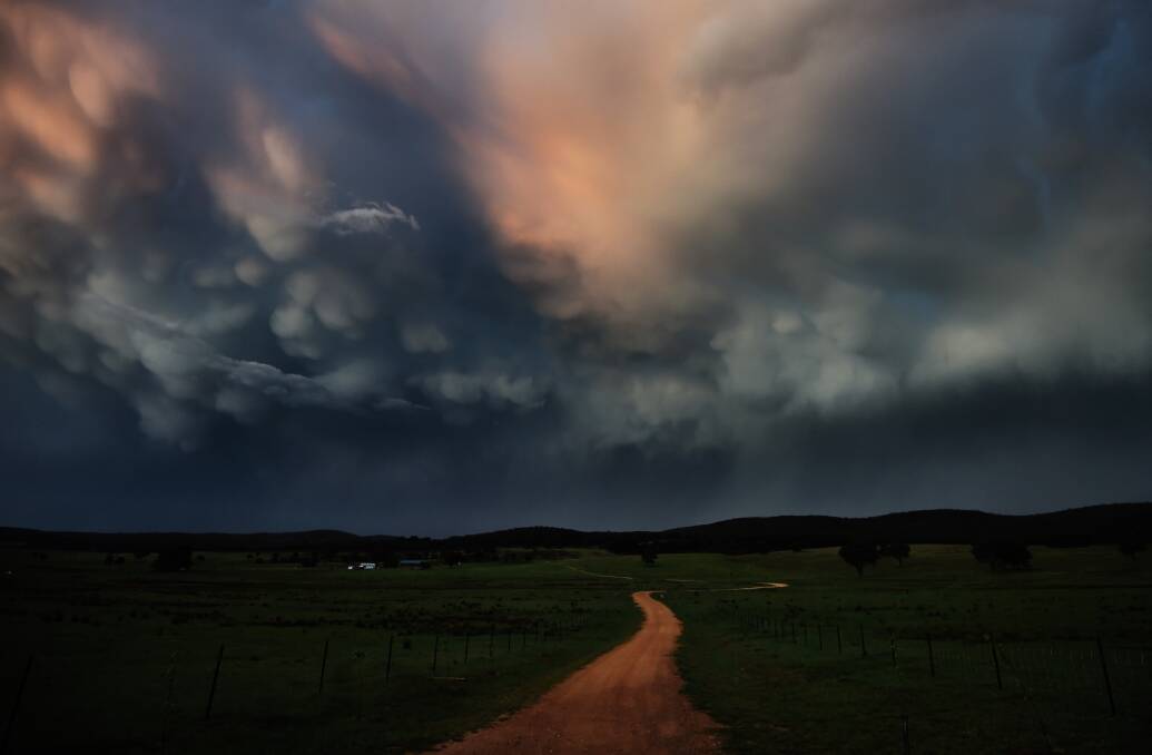 The western side of a severe thunderstorm north of Crookwell. Photo by Nick Moir 