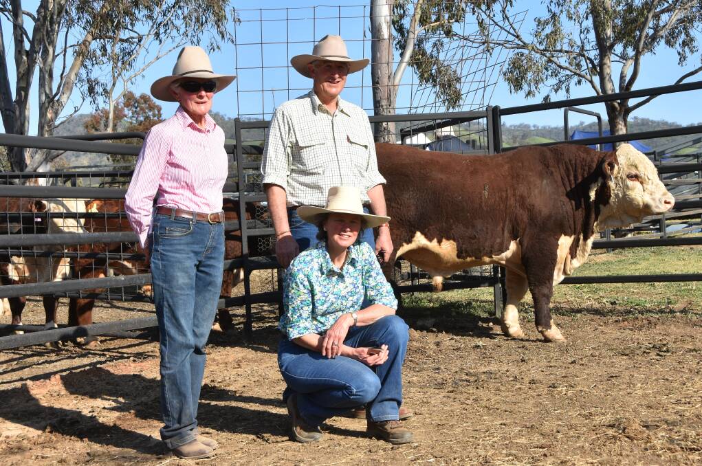 Top price bull of the sale was Elite M110 P171 also known as "Big Dave" with vendor Kay Payne and new owners Guy and Suzanne Lord, Branga Plains, Walcha. 