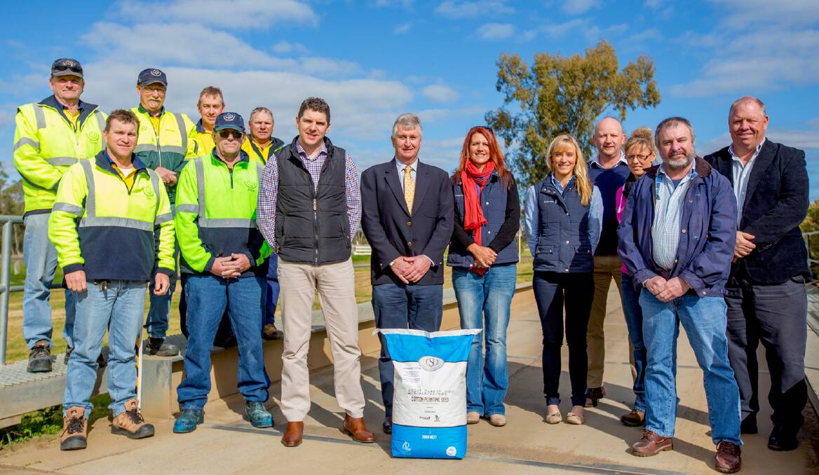 Monsanto and CSD staff with the first bag of Bollgard® 3 cotton, at CSD’s facilities at Wee Waa.
