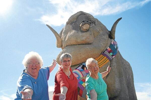 Susan McDonald, Fiona Oliver and Betty Graeber in front of the Goulburn Big Merino