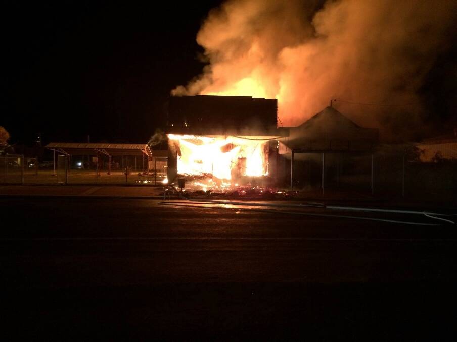 Fire destroys Cafe De Luxe, Brewarrina