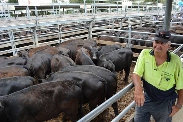 Buyer Peter Macpherson, "Tallandoon", Yarrawonga, Victoria, secured 40 Angus steers for $595. 