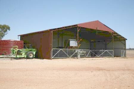 "Glenowra", Condobolin features a four-bay machinery shed.