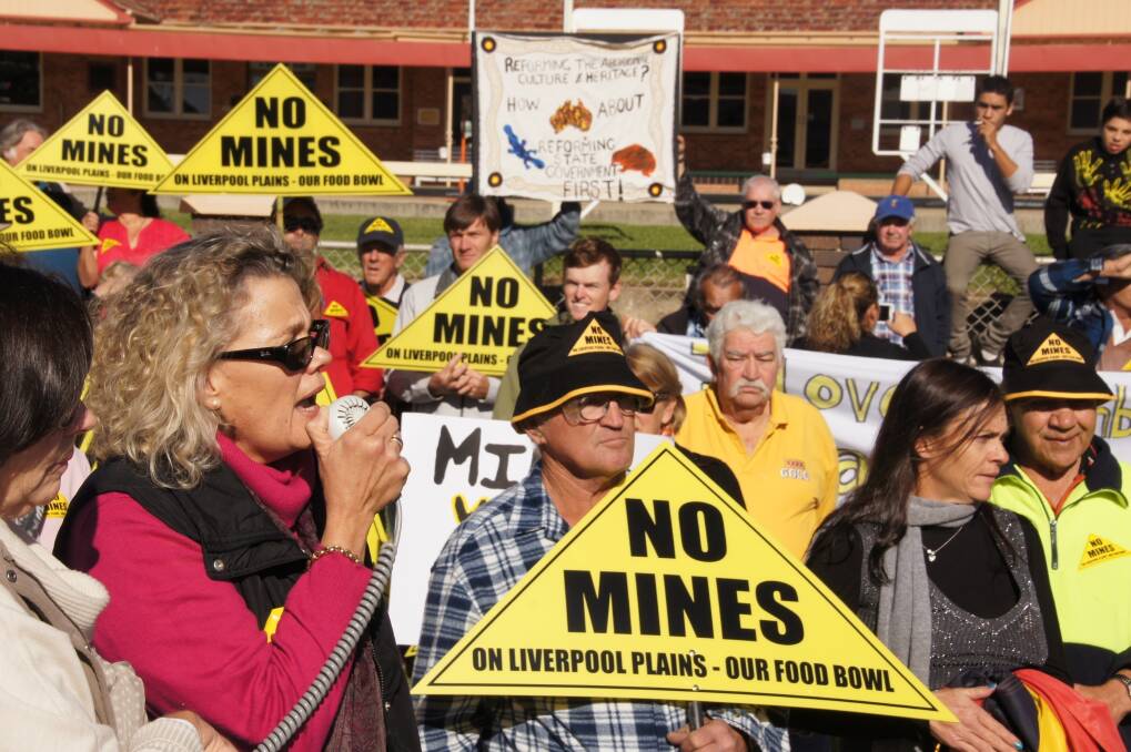 Protesters led by Fiona Simson in Gunnedah opposed the Watermark project.