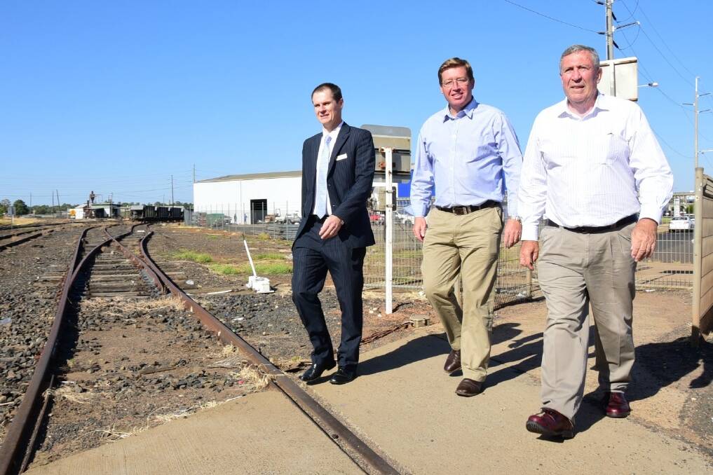 Dubbo City Mayor Mathew Dickerson, Dubbo MP and Deputy Premier Troy Grant, and NSW Minister for Roads and Freight Duncan Gay. 