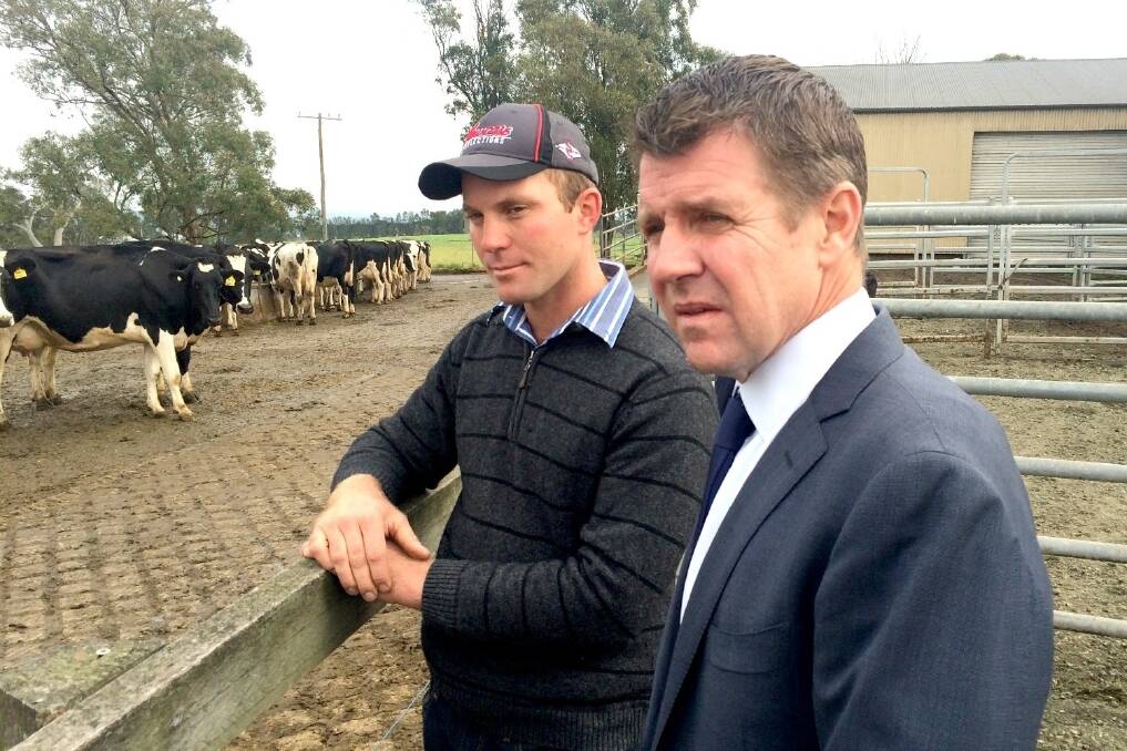 Premier Mike Baird tours the Hunter in the wake of the April floods.