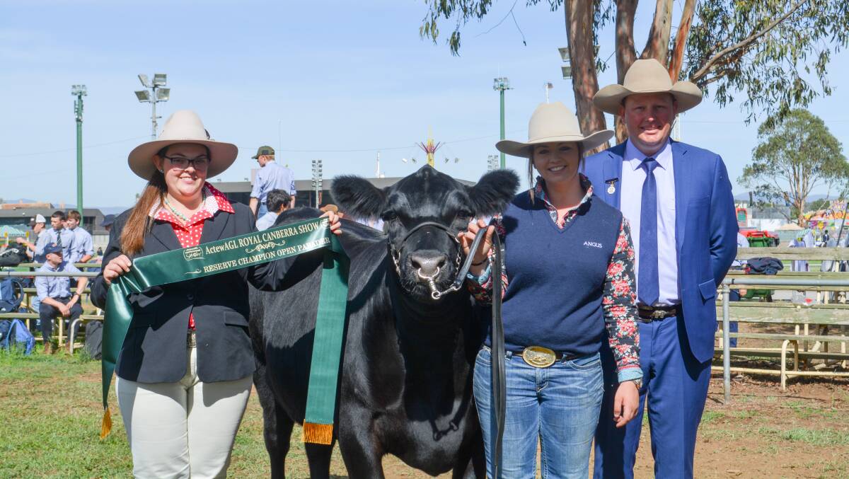 Reserve champion parader Casey Halliday (centre) from J and C Angus, Wildes Meadow, sashed by associate judge Michelle Fairall, Micanker Livestock, Harden, and judge Tim Reid of JTR Cattle, Roslyn. 