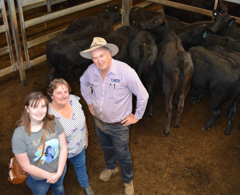 Emily and Wendy Dowler, "Ermington", Orange, sold 25 steers and heifers. Their agent Lindsay Fryer, McCarron Cullinane, Orange, said the top steers at 332kg sold for $950 a head.