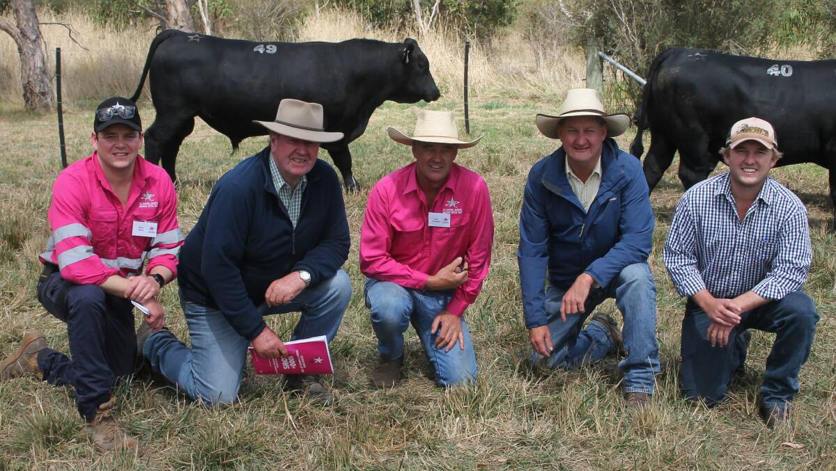 Te Mania assistant manager, Merrang Sean Reid, Independent Breeding & Marketing Service director Dick Whale Dick Whale, Te Mania co-director Tom Gubbins, Ray White Rural Glen Innes Geoff Hayes, and Ryan Schmitt, Buringal Grazing, Nundle, NSW with top priced bull Lot 49, Saville S258.