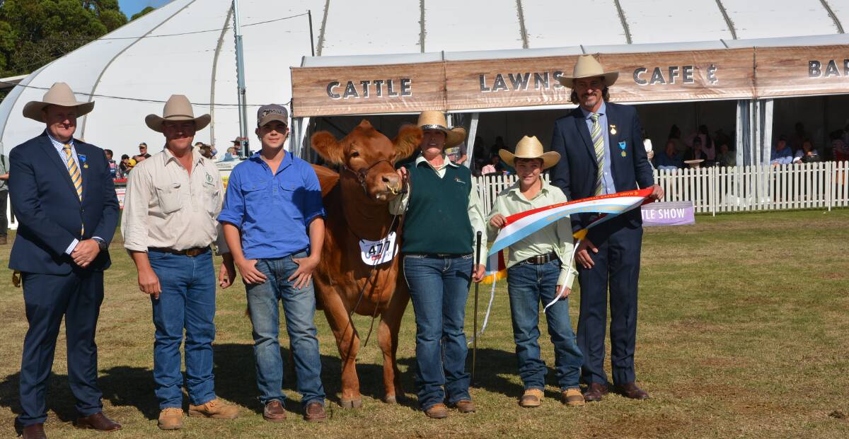 Judge Troy Setter, Ian, Jack, Donna and Sam Robson, with interbreed heifer champion Flemington Fleur S69 and chief steward Michael MacCue.