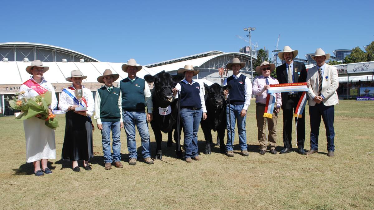 Young Woman runner-up Paris Cappell, Orange, and winner Domonique Wyse, Urquhart Trophy winners Sam, Ian, Donna and Jack Robson, Adelong, Gary Urquhart, Woodville, Michael MacCue, RAS, and judge Scotty Myers, The Rock. Picture by Alexandra Bernard. 