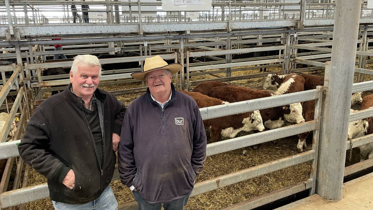 Adrian Murtagh, Mudgegong, and agent Gerard Unthank, with a pen of seven 266kg Hereford heifers, 8 months, sold for $1670.