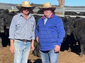Milling Stuart agent Jamie Stuart, Dunedoo, with buyer Peter O'Connor from AJF Brien and Sons, Coonamble. 