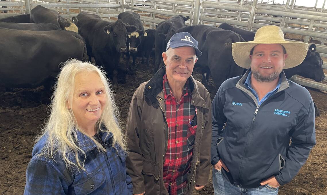 Georgie and Ken Manton, Wangaratta, Vic, bought Angus cows with calves for $1875 a unit at Forbes last Friday. They are with AWN Langlands Hanlon agent Cooper Byrnes, Parkes. Picture by Karen Bailey.