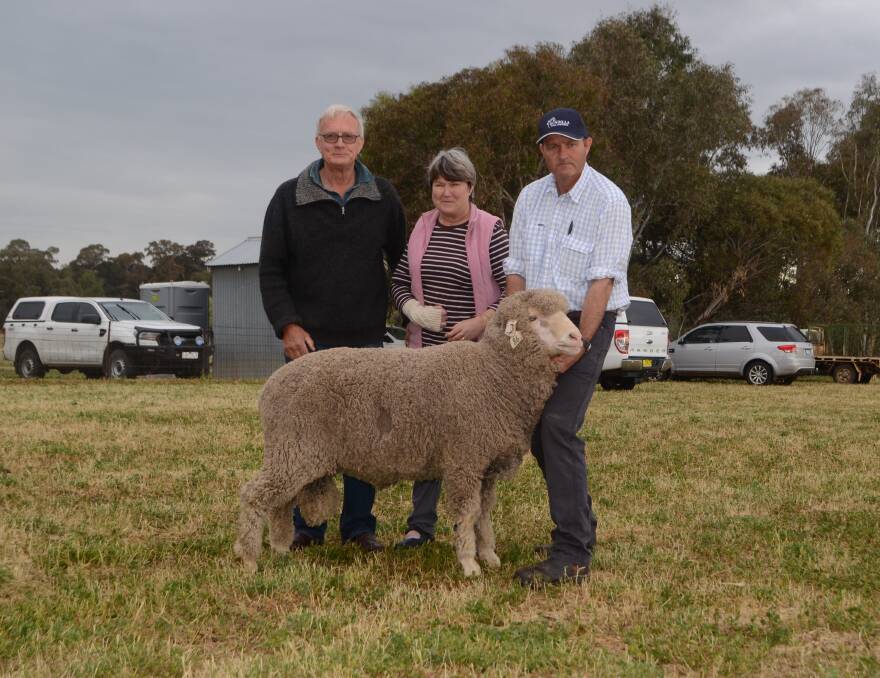 Alex and Lyn Leach, Katanning, WA, with their $5000 choice of the Bundilla draft presented by stud consultant Jason Southwell.