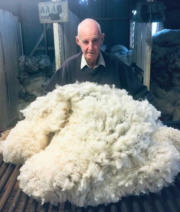 The last fleece! - Frank Grace - Photos: Lynne Patmore
