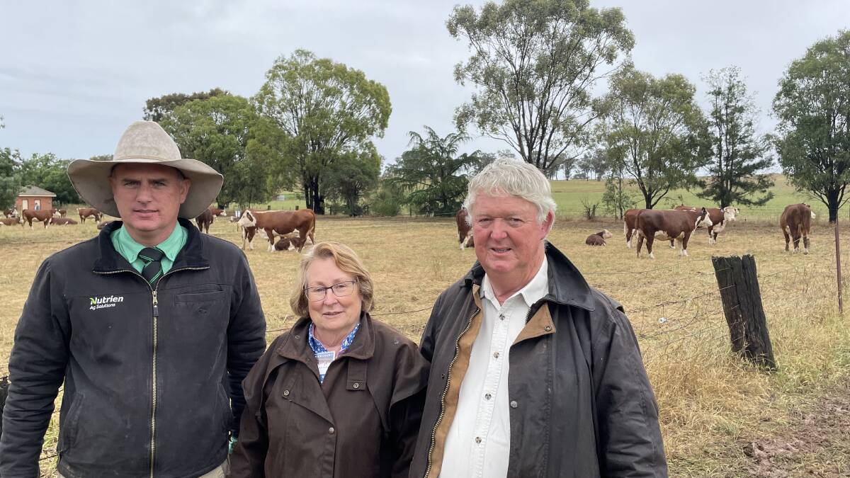 Peter Godbolt, Nutrien studstock congratulating Sue and Bob Holdsworth on the very successful dispersal of their well-known Hereford and Poll Hereford stud, Warwick Court, Jindera.
