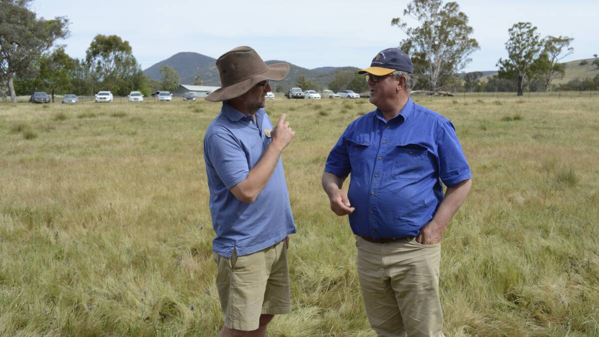 Guest speaker at Earth Canvas Open Day David Hardwick from Soil and Food, Albury talking with Bruce Simpson from Peppin Planning, Deniliquin discuss the importance of soil health.
