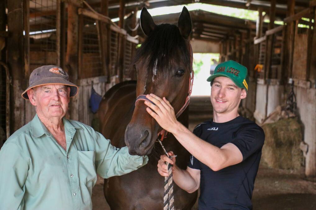 Peter Clancy with apprentice Caine Stuart and gelding The Clan at
Sona Lodge. Photo: Kim Woods
