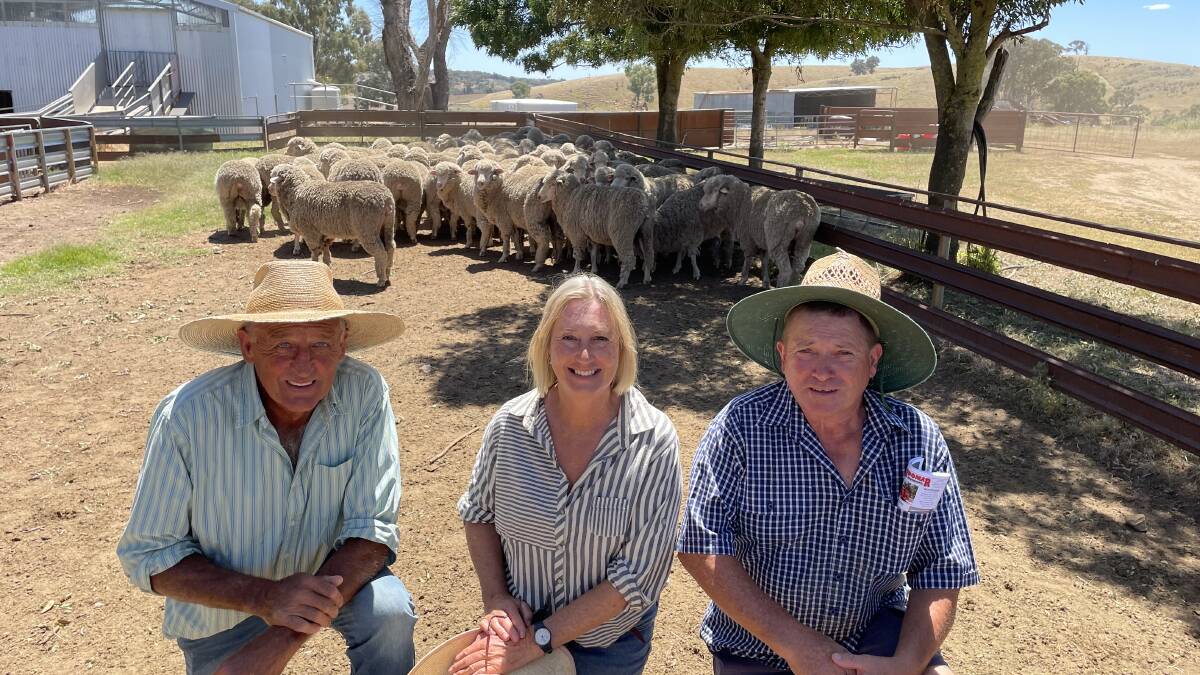 Winners of the 2021 Boorowa ewe competition Bruce and Narelle Nixon, Frogmore, with their Tara Park-blood maiden ewes classed by Greg Darmody.
