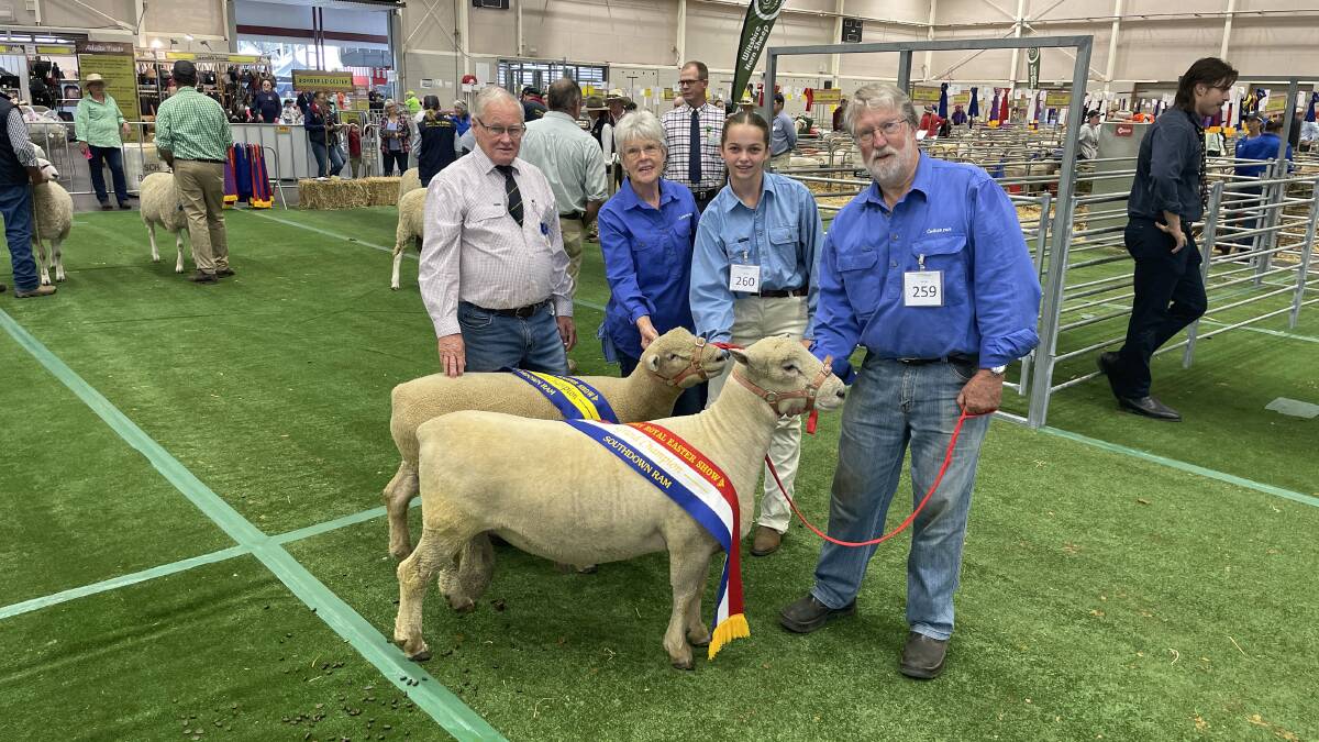Judge Kelvin Cronk, with Jeanette Webster, Grace Hoffman and Ross Wilson, Cotties Run Southdowns, Bathurst, with the grand and reserve grand champion rams.
