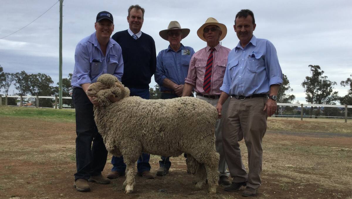 Bill Gibbs, Paul Dooley, Peter Gallagher, Lou Armstrong and Brett Cooper with the top priced ram.