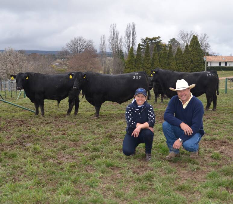 Annie Scott, Karoo Angus and Ben Emms, Ray White Emms Mooney with the top priced bull at the sale who will find himself at Alpine Angus, Victoria.