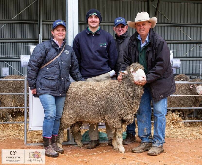Carolyn Donnelly, Ethan Young and Jack Newham, Gilmandyke Pastoral with Chris Stapleton and the top priced ram, who sold for $4500. Photo by Kirby McPhee.