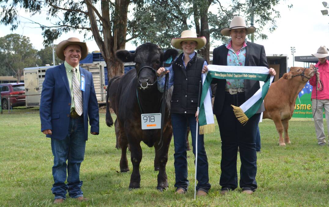 RESERVE PUREBRED: Judge Steve Carter, Blackjack Shorthorns, Tumut, the reserve champion purebred steer exhibited by Red Bend Catholic College, Forbes, and held by George Warren, year 12, and associate judge Emily Polsen, Grave Valley Livestock, Yass