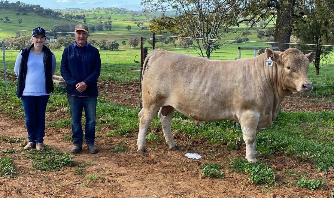 Annika Whale of Double A Cattle Company, Cowra, and Ian Wilcox of Ayr Park, Woodstock, with the $10,500 sale-topper, Ayr Park Quincey Q11. Photo: Sue Powe 